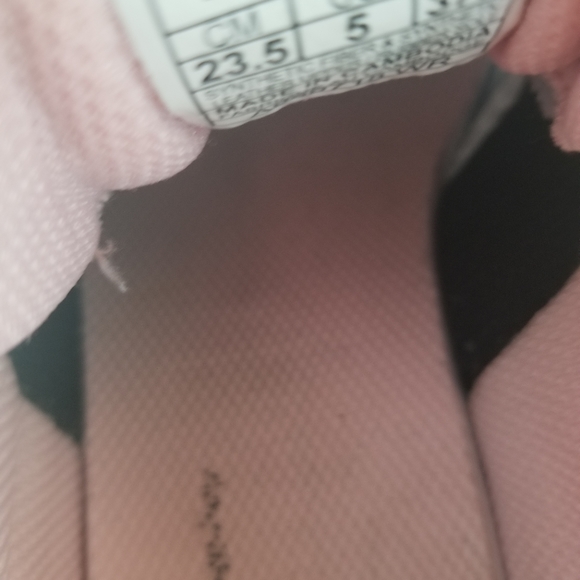 Asics Running Shoes. Size 5. Very good condition - Picture 8 of 8